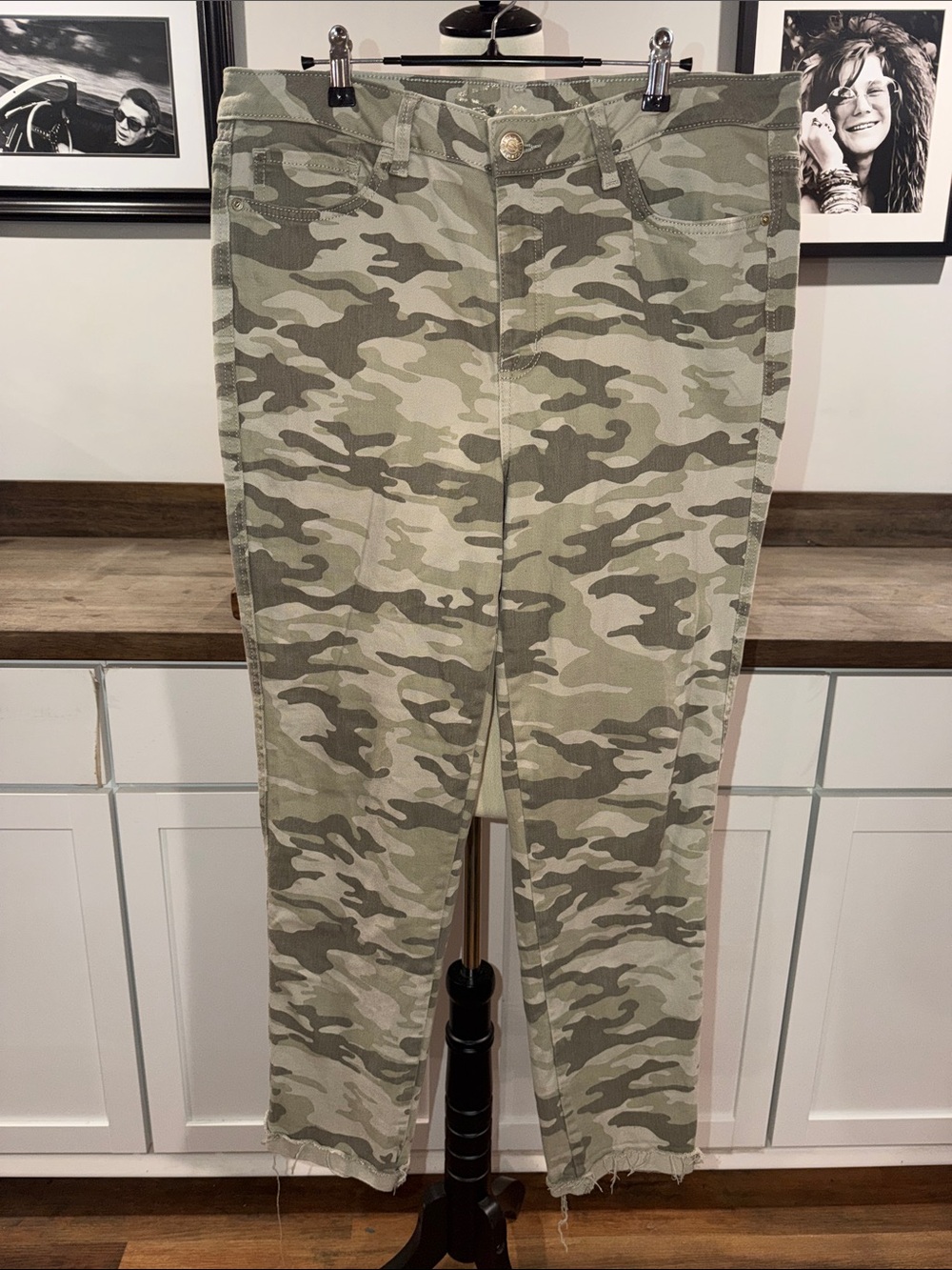 Seven 7 Women’s Camo jeans - Olive Green size 12